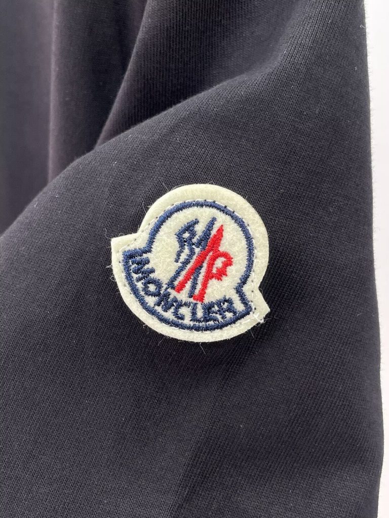 モンクレール　MONCLER　半袖シャツ　プリントシャツ　クルーネックシャツ　ブラック/ホワイト/レッド/グリーン　メンズシャツ　2色 - 画像 8