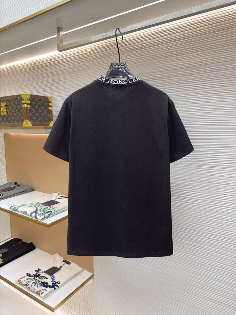 モンクレール　MONCLER　半袖シャツ　プリントシャツ　クルーネックシャツ　ブラック/ホワイト/レッド/グリーン　メンズシャツ　2色 - 画像 5
