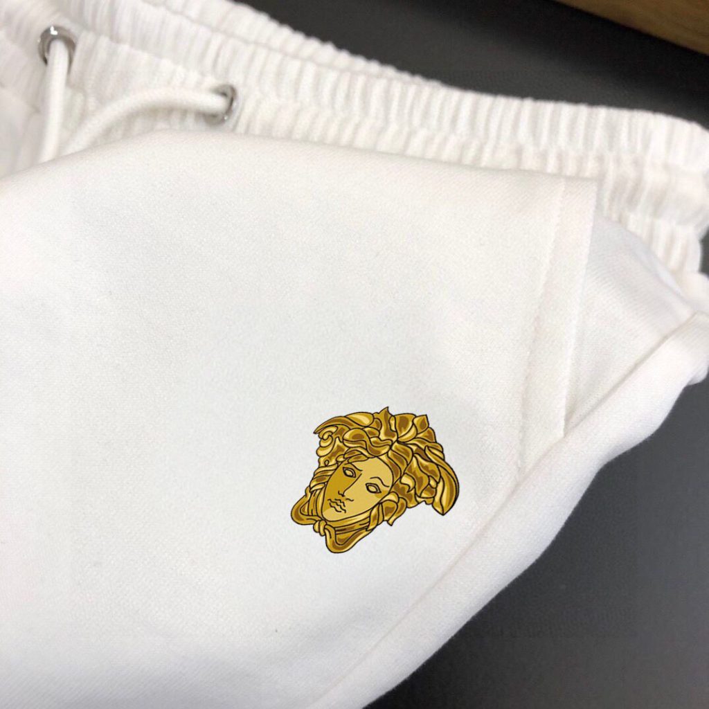 ヴェルサーチ　Versace　セットアップ　上下2点セット メンズ　服　半袖Ｔシャツと半ズボン/ショートパンツ　カジュアルウェア　メンズセット - 画像 8
