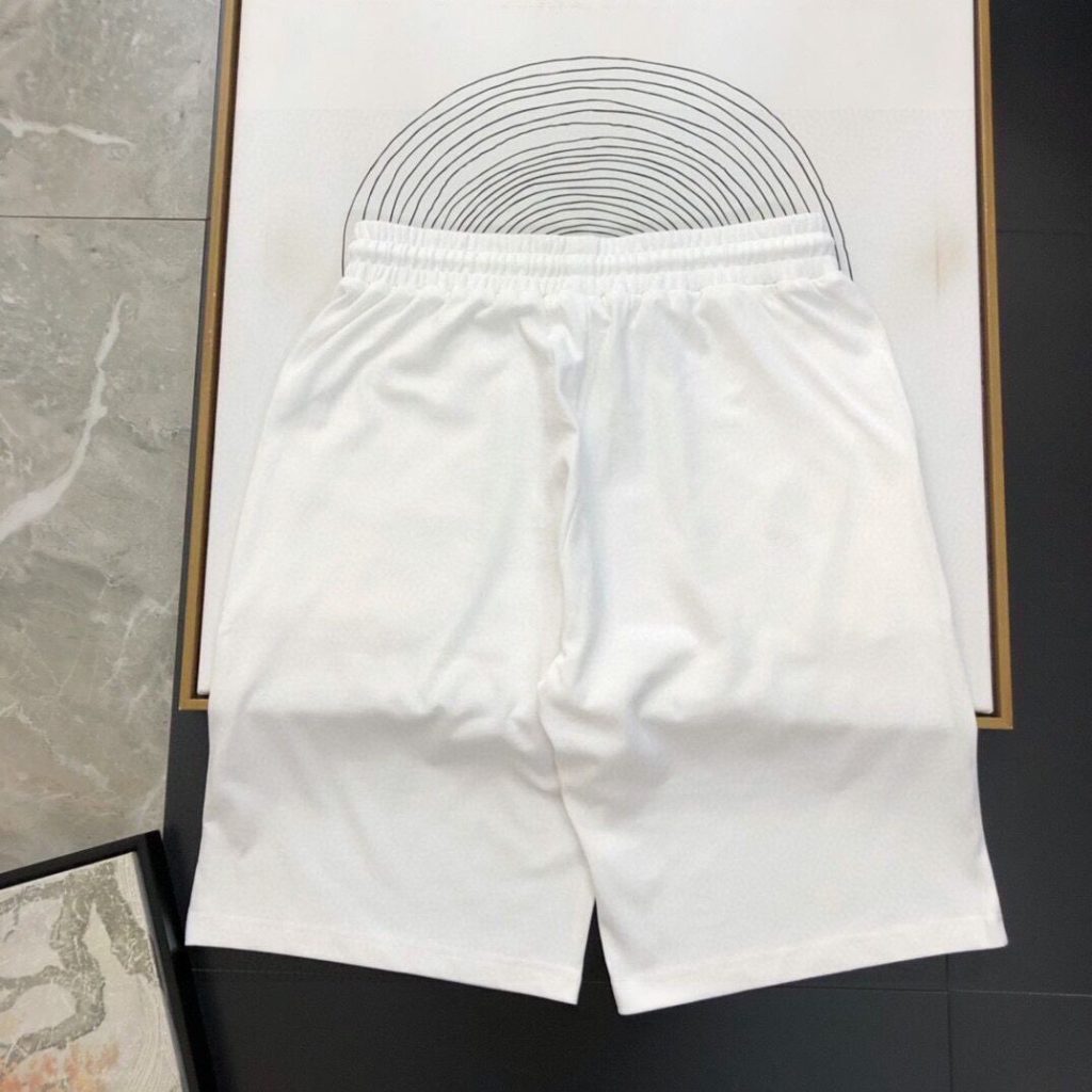 ヴェルサーチ　Versace　セットアップ　上下2点セット メンズ　服　半袖Ｔシャツと半ズボン/ショートパンツ　カジュアルウェア　メンズセット - 画像 7