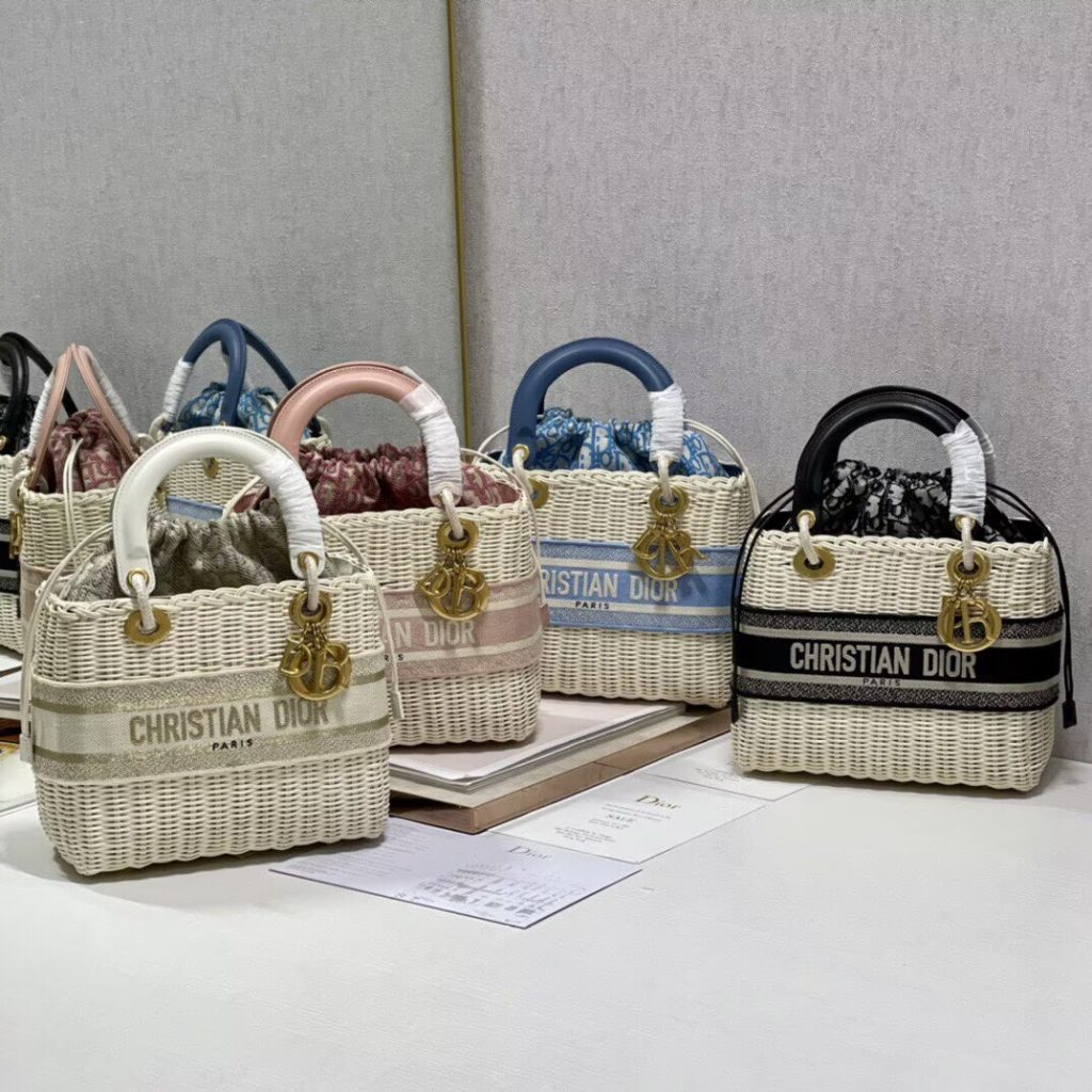 ディオール Dior 刺繍ロゴ LADY かごバッグ|買い物の日に荷物量と価格感を整理 - 商品画像 2