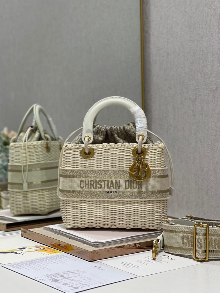 ディオール Dior 刺繍ロゴ LADY かごバッグ|買い物の日に荷物量と価格感を整理 - 商品画像 6