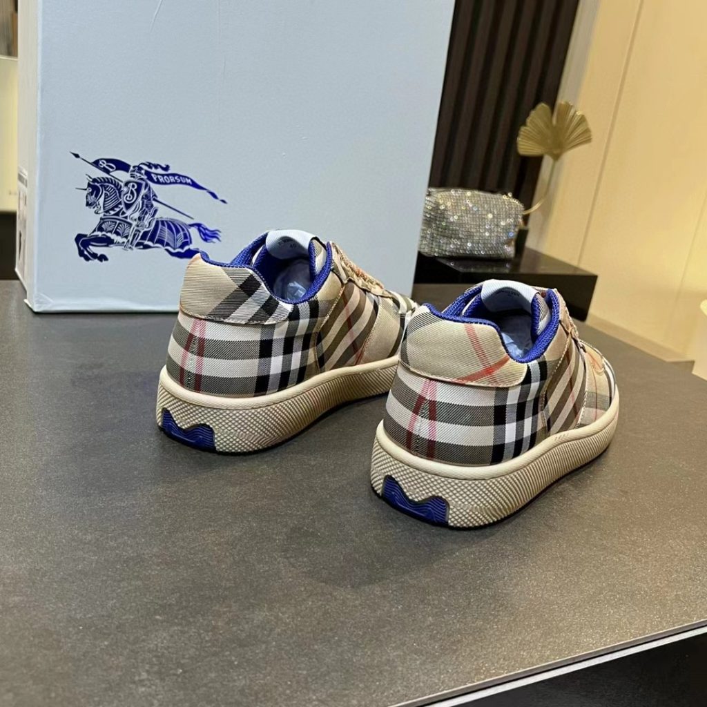 BURBERRY　バーバリー　チェックテラススニーカー　カジュアルシューズ　人気外履き　オールシーズン　レディース　靴 - 画像 7
