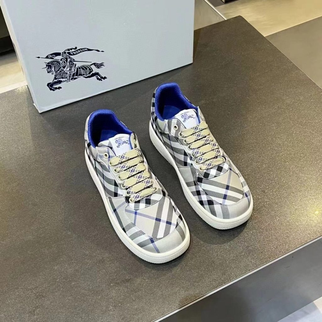 BURBERRY　バーバリー　チェックテラススニーカー　カジュアルシューズ　人気外履き　オールシーズン　レディース　靴 - 画像 2