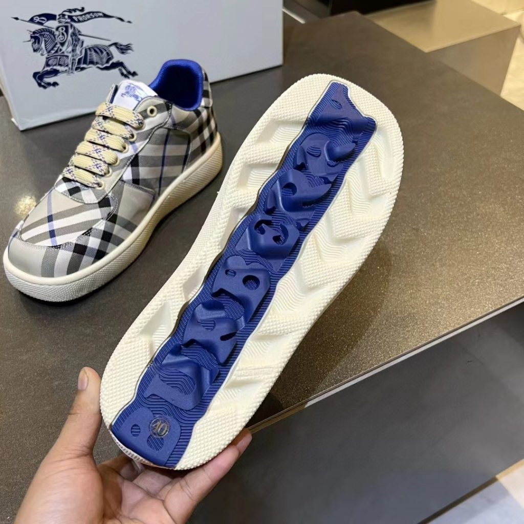 BURBERRY　バーバリー　チェックテラススニーカー　カジュアルシューズ　人気外履き　オールシーズン　レディース　靴 - 画像 4