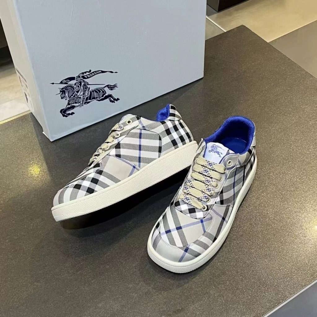 BURBERRY　バーバリー　チェックテラススニーカー　カジュアルシューズ　人気外履き　オールシーズン　レディース　靴 - 画像 3