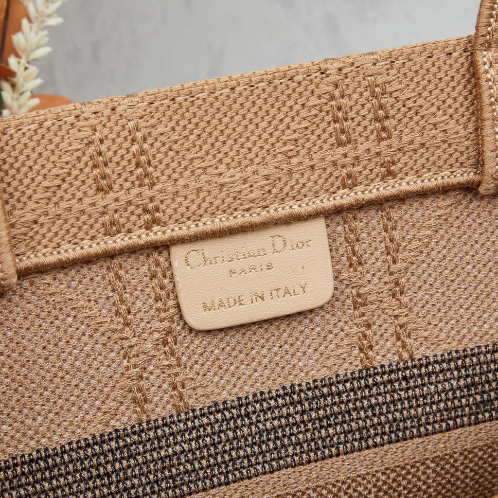 新品・未使用　Christian Dior　クリスチャンディオール　ブックトート　Book Tote　トートバッグ　ミディアム/ラージ　刺繍　レディースバッグ - 画像 6