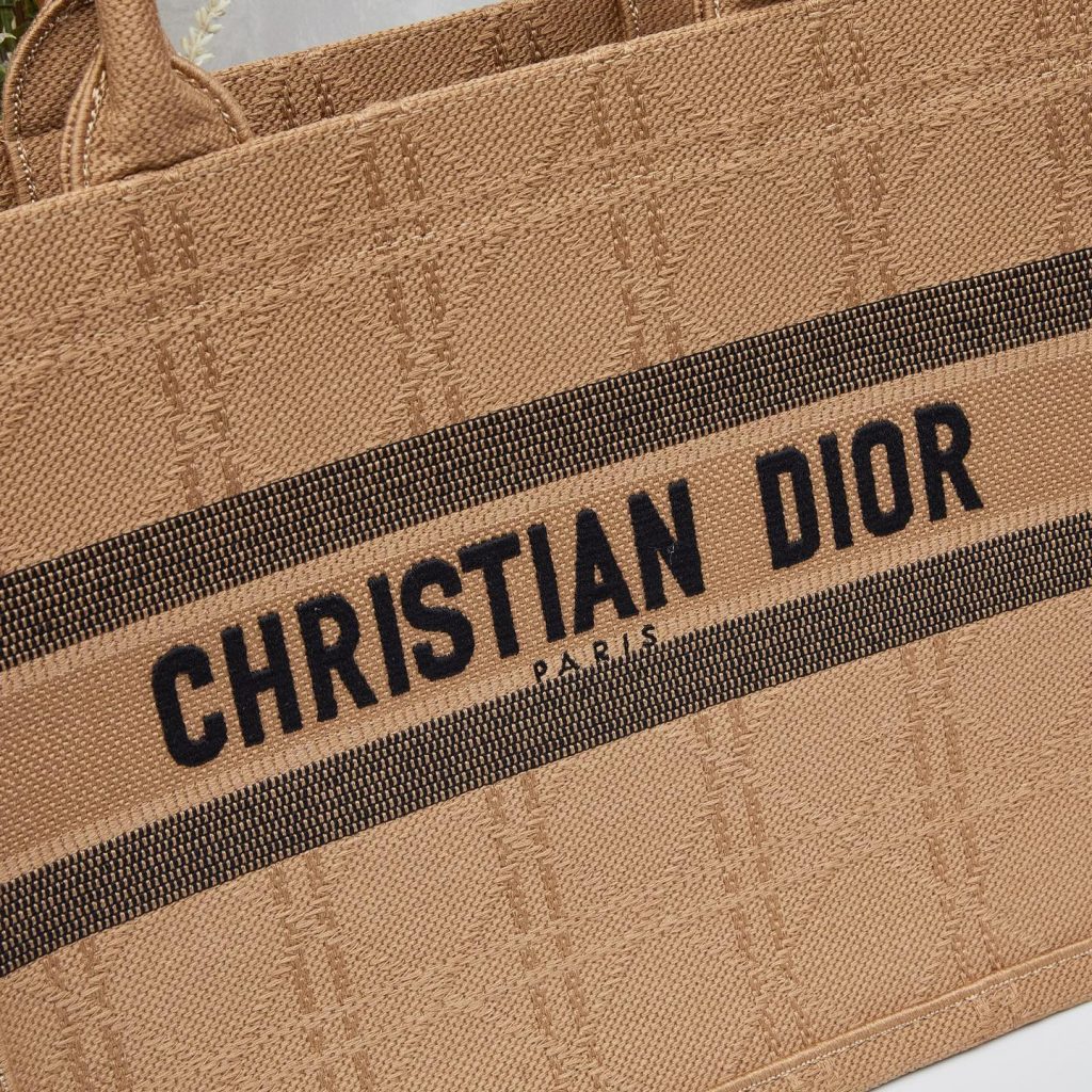新品・未使用　Christian Dior　クリスチャンディオール　ブックトート　Book Tote　トートバッグ　ミディアム/ラージ　刺繍　レディースバッグ - 画像 5