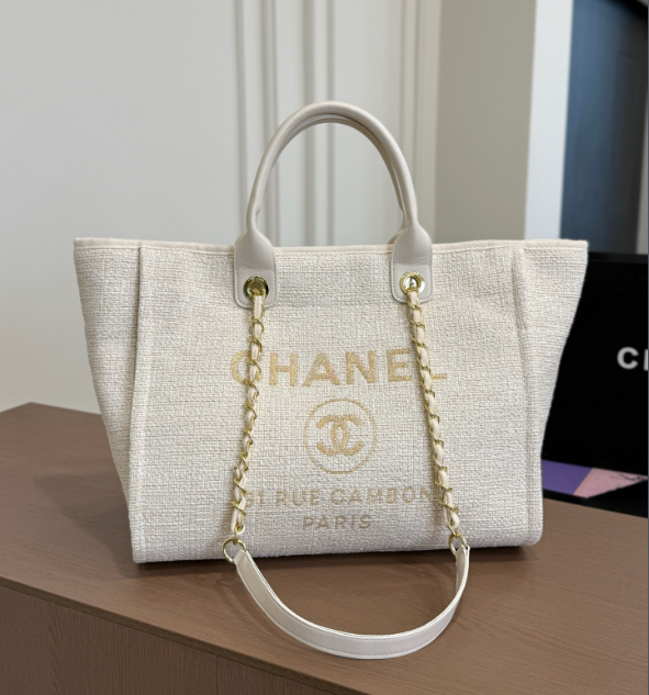 シャネル CHANEL ラージ ショッピング バッグ｜カフェに行く日に女性向けの印象と写真の印象を整理 - 商品画像 2