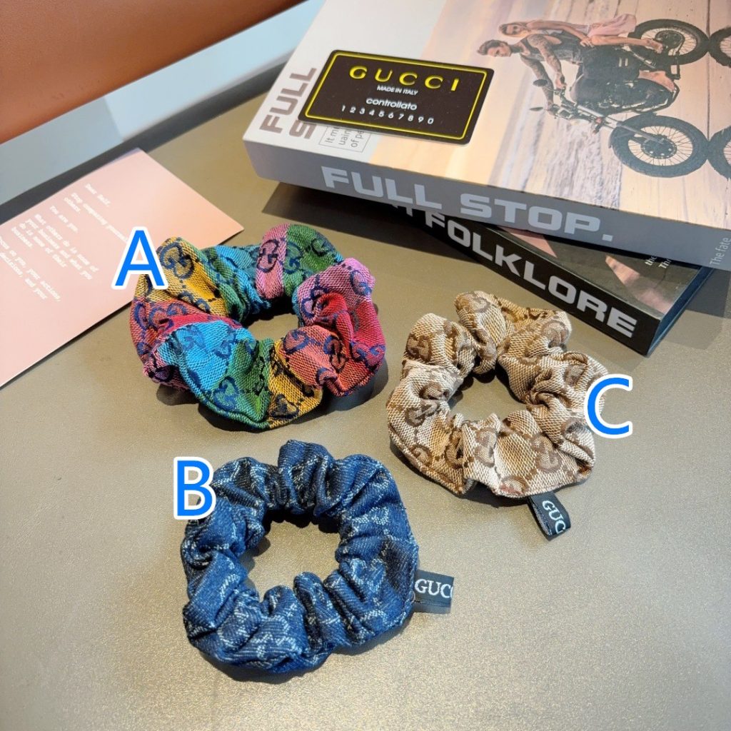 職場で見るGUCCIのコートの素材感