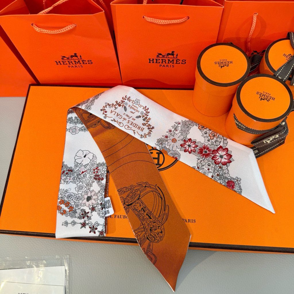 Hermes　TWILLY　エルメス　ツイリー　花柄　スカーフ　シルク　レディーススカーフ　BRIDES DE GALA EN FLEURS - 画像 7