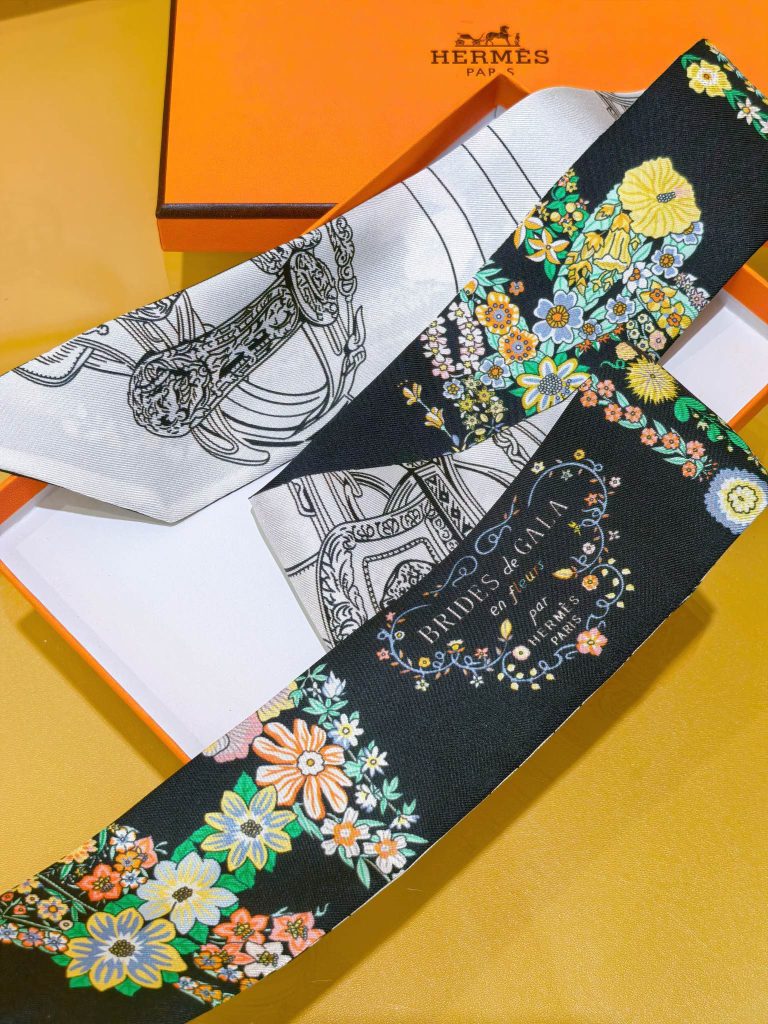 Hermes　TWILLY　エルメス　ツイリー　花柄　スカーフ　シルク　レディーススカーフ　BRIDES DE GALA EN FLEURS - 画像 4