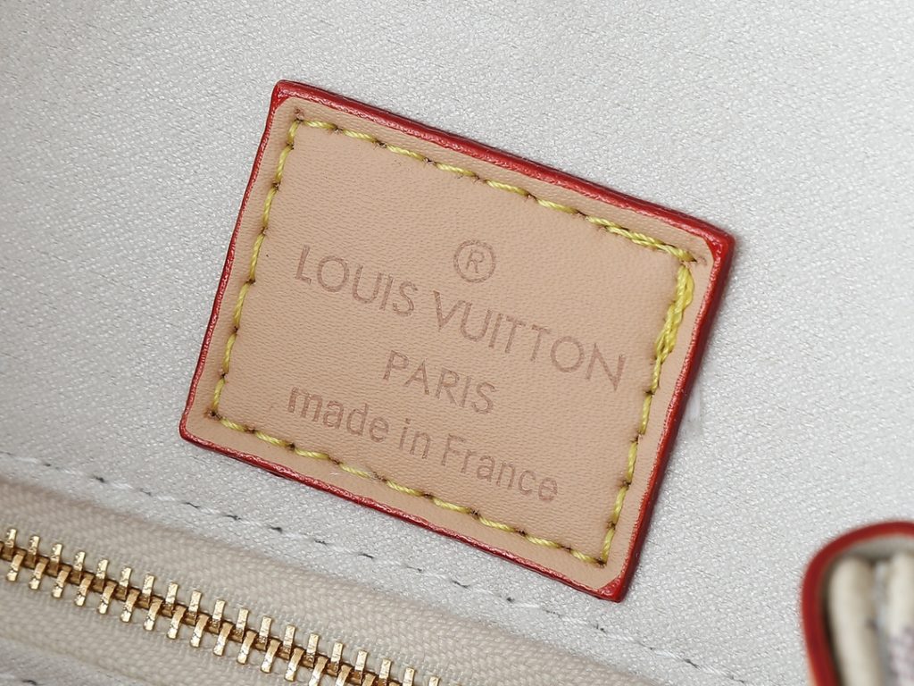 ルイヴィトンバッグ　LOUIS VUITTON　オンザゴー PM　ホワイト　モノグラム　レディーストートバッグ　ハンドバッグ　2wayバッグ - 画像 8