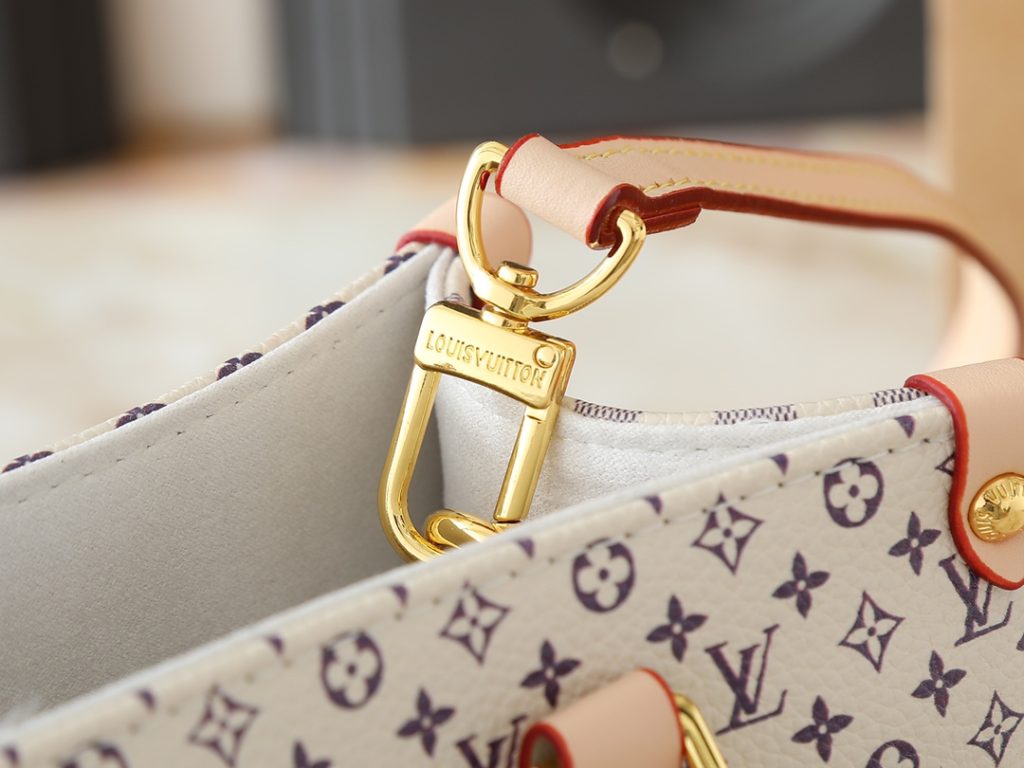 ルイヴィトンバッグ　LOUIS VUITTON　オンザゴー PM　ホワイト　モノグラム　レディーストートバッグ　ハンドバッグ　2wayバッグ - 画像 6