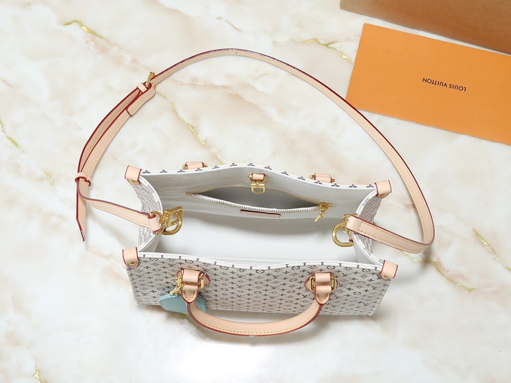 ルイヴィトンバッグ　LOUIS VUITTON　オンザゴー PM　ホワイト　モノグラム　レディーストートバッグ　ハンドバッグ　2wayバッグ - 画像 7