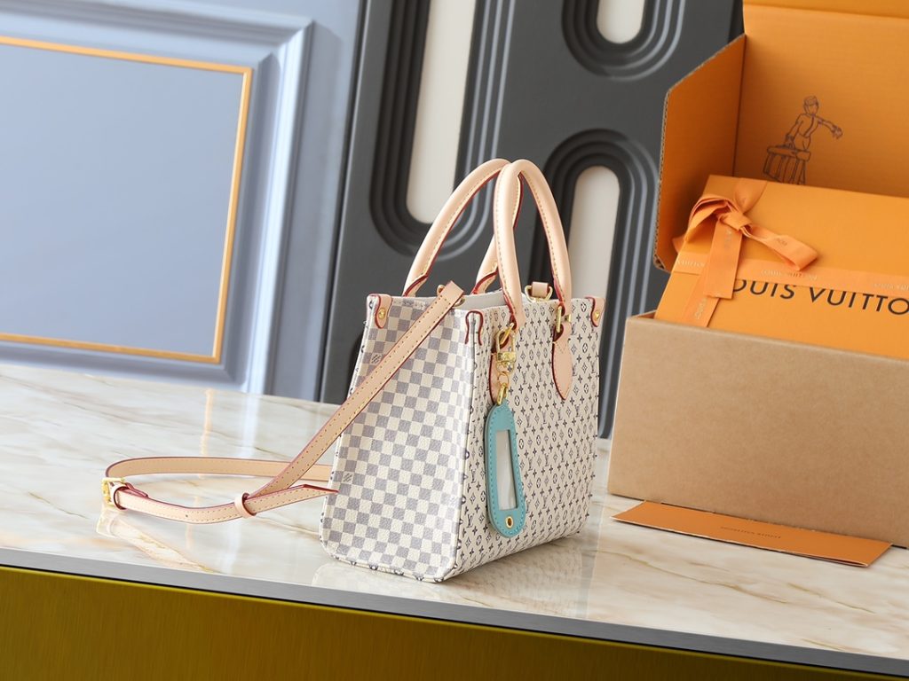 ルイヴィトンバッグ　LOUIS VUITTON　オンザゴー PM　ホワイト　モノグラム　レディーストートバッグ　ハンドバッグ　2wayバッグ - 画像 3