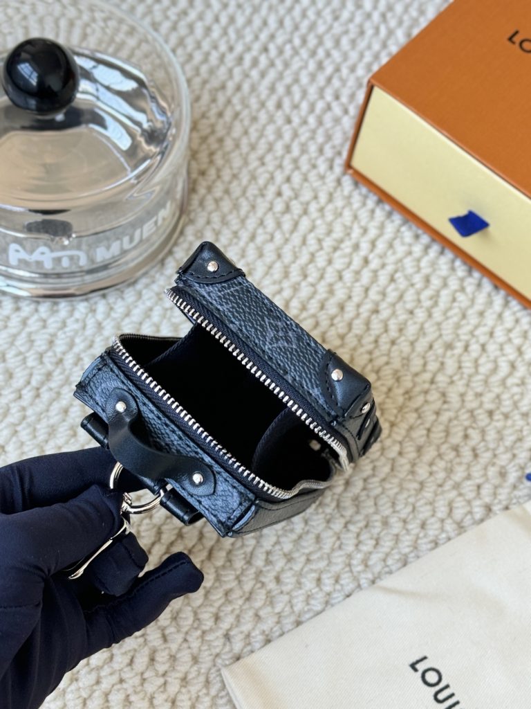 ルイヴィトン 　LOUIS VUITTON　トランクキーホルダー　リュックキーホルダー　モノグラム エクリプス ポルトクレ バックパック 　メンズ　バックチャーム - 画像 6