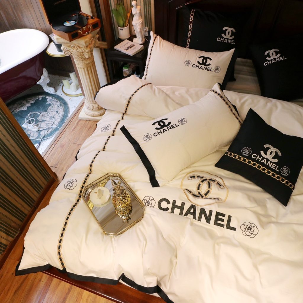 シャネル/CHANEL掛け布団カバーセット　7点ありベッドセット　クッション/抱き枕　刺繍系ゴージャス　ダブルベット/キングサイズベッド - 画像 2