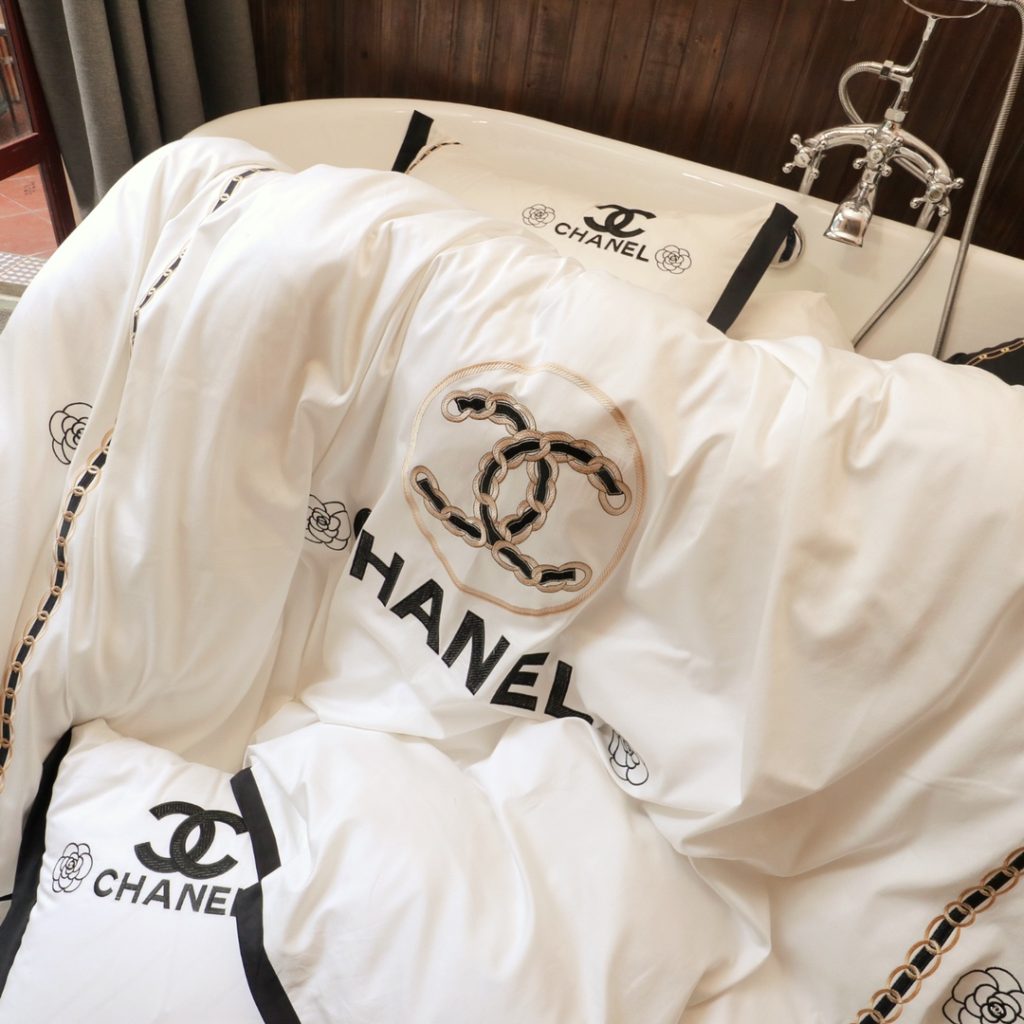 シャネル/CHANEL掛け布団カバーセット　7点ありベッドセット　クッション/抱き枕　刺繍系ゴージャス　ダブルベット/キングサイズベッド - 画像 5