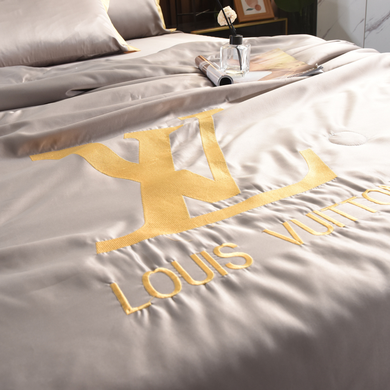LOUIS VUITTON ルイヴィトン　夏布団セット4点　羽毛肌掛け布団/ベッドシーツ/枕カバー　ひんやり接触冷感キルトケット　シルク刺繍 - 画像 5