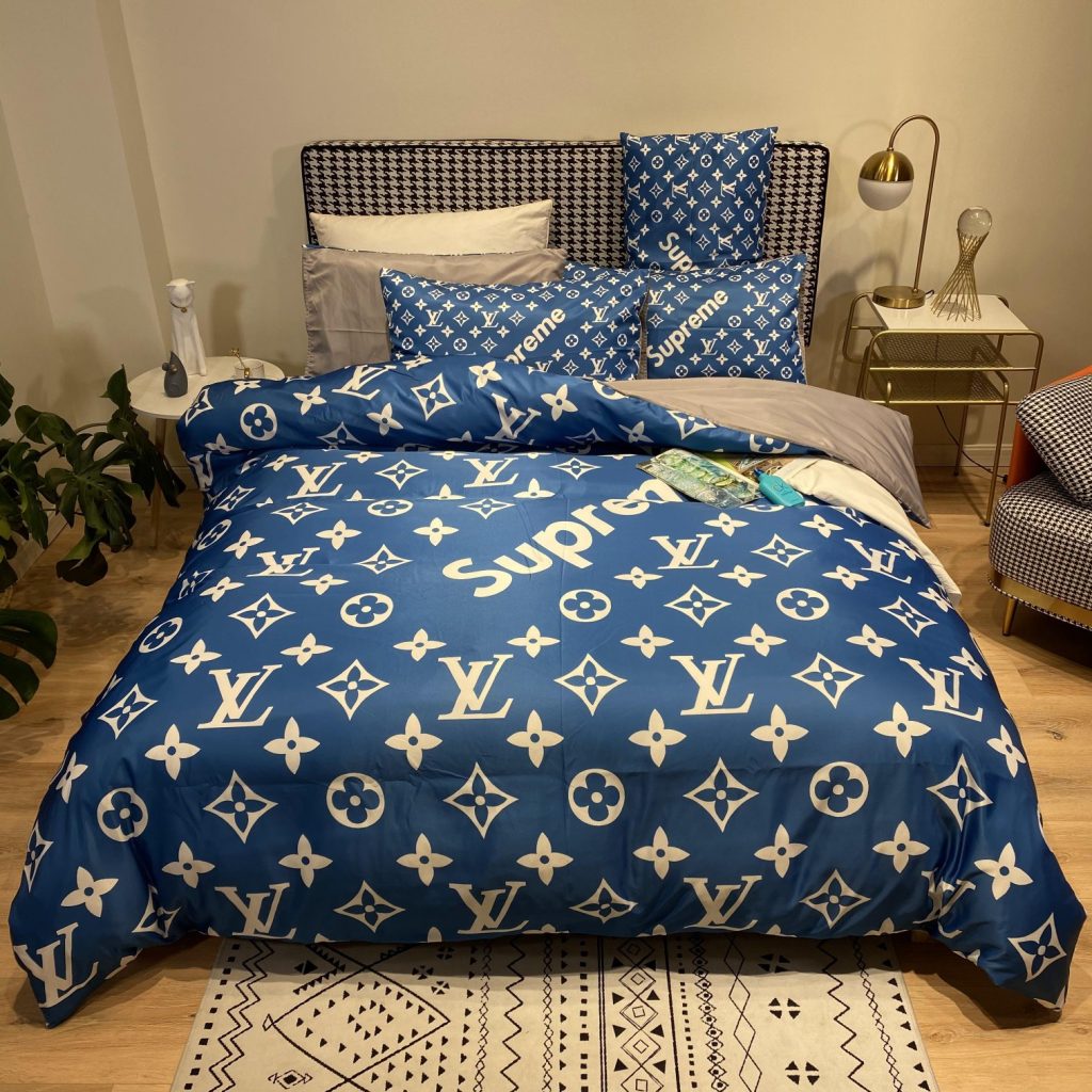 部屋づくりで使いやすいLOUIS VUITTONの掛け布団カバーセットを写真で確認