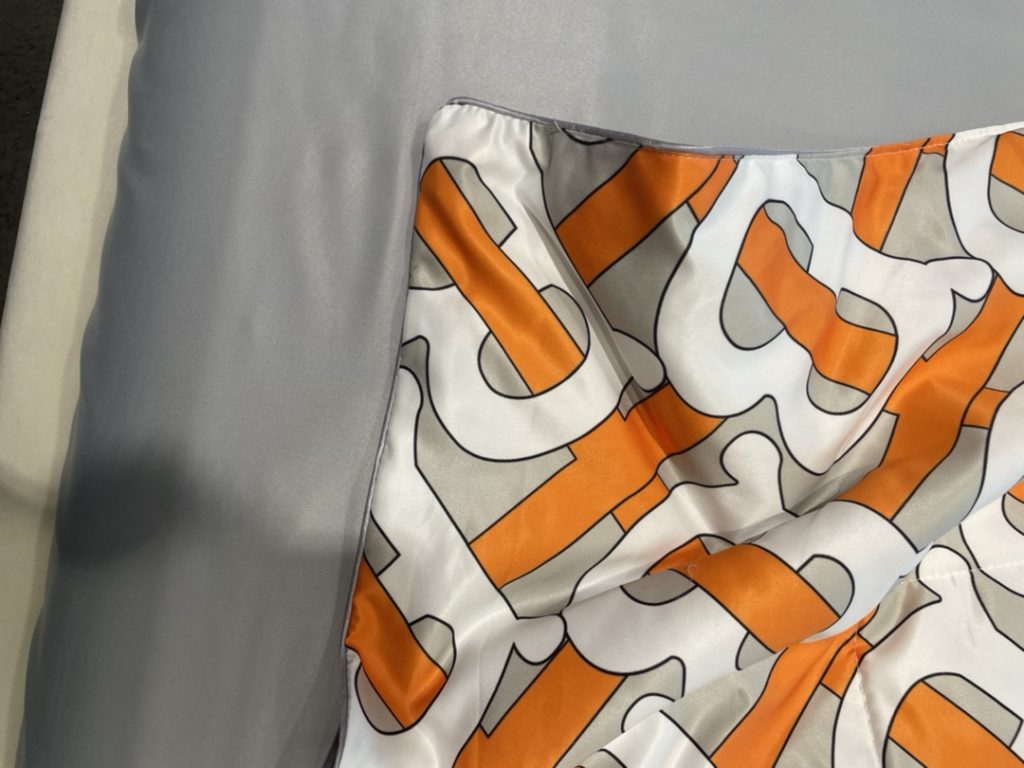 Burberry/バーバリー　夏布団セット3点　肌掛け布団と枕カバーの3点セット　キルトケット　ひんやり涼やか　キルティング　ダブルベッド - 画像 5