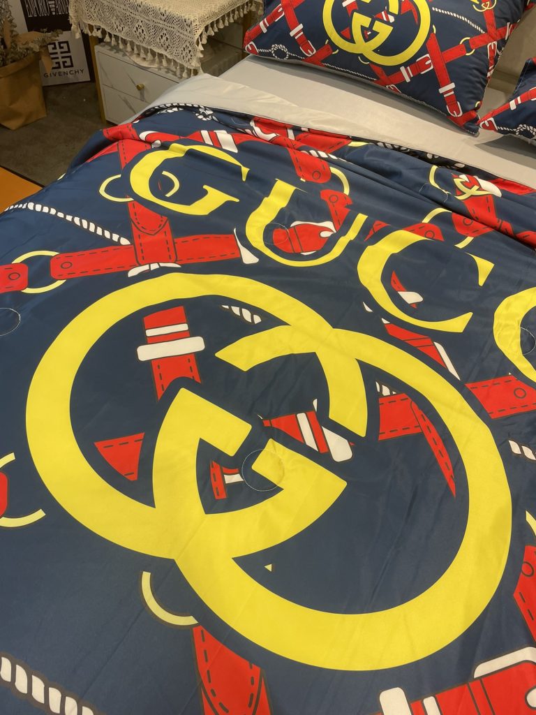 GUCCI/グッチ　夏布団セット3点　肌掛け布団と枕カバーの3点セット　キルトケット　ひんやり涼やか　キルティング　ダブルベッド選べる4色 - 画像 2