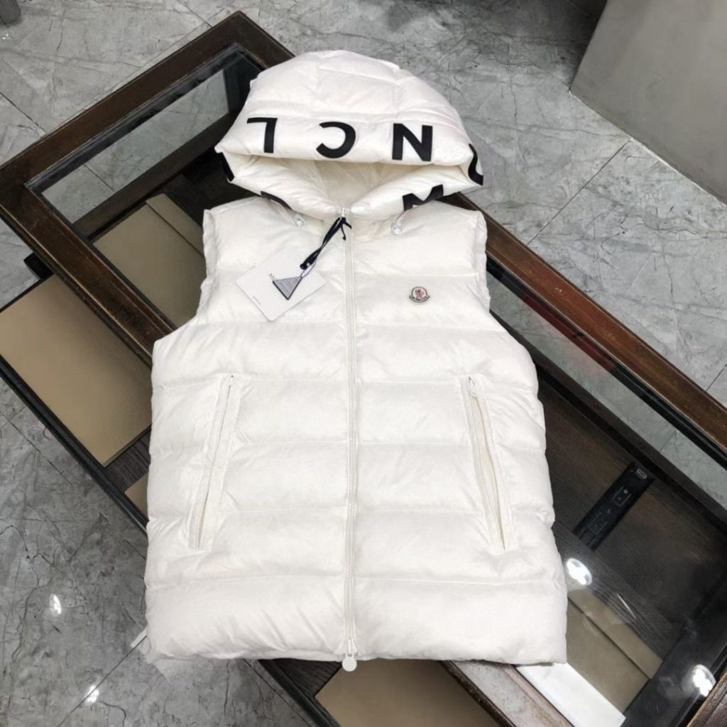秋冬限定　MONCLER　モンクレール　ダウンベスト　MONTREUIL GILET　ナイロン　フード　レタリングプリント　ベスト - 画像 2