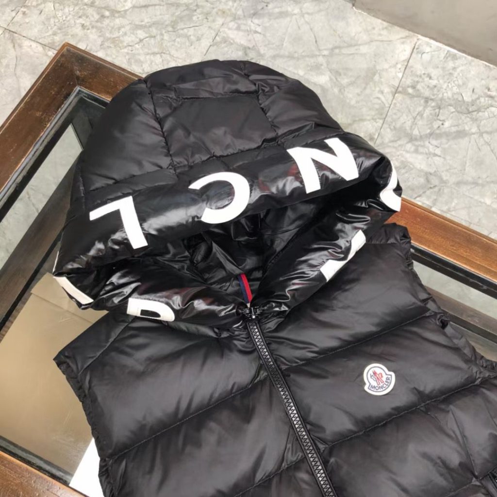 秋冬限定　MONCLER　モンクレール　ダウンベスト　MONTREUIL GILET　ナイロン　フード　レタリングプリント　ベスト - 画像 6