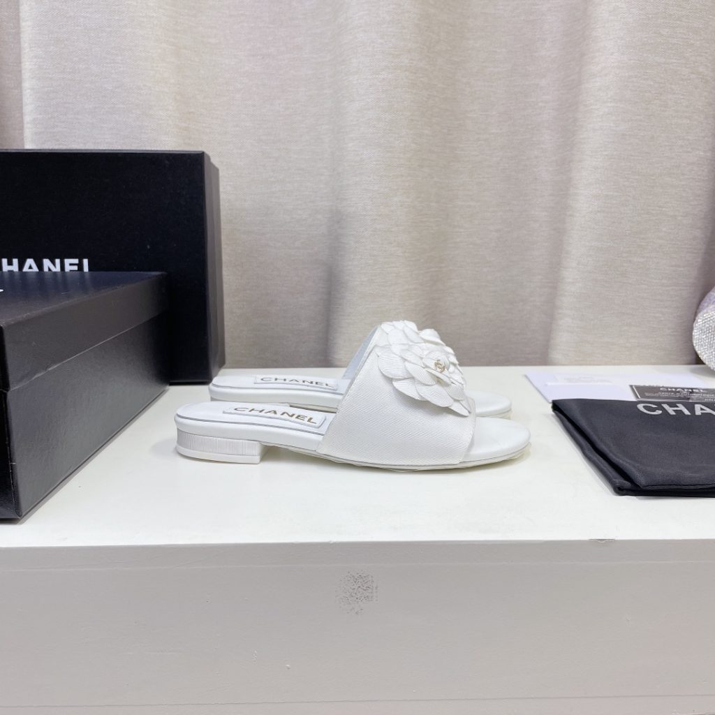 CHANEL　ミュール　シャネルサンダル/スリッパ　ルームシューズ　レディースローヒール　カメリア選べる4色 - 画像 5