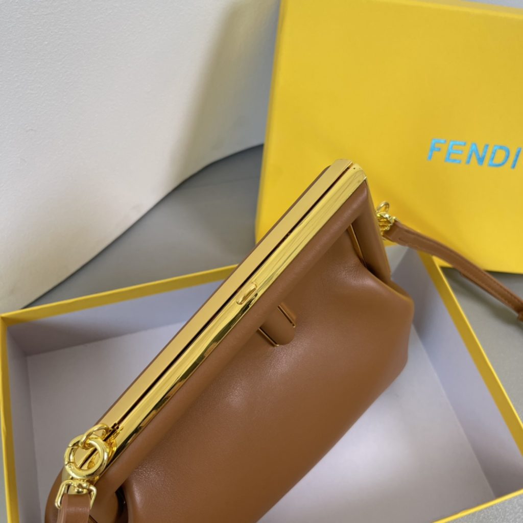 FENDI フェンディ ファースト スモール ミディアム FENDI First ショルダーバッグ 女性 大人 バッグ カバン 6色 - 画像 8