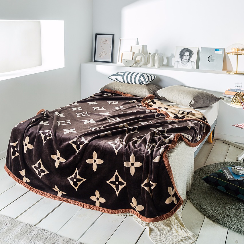 ルイヴィトン Louis Vuitton　ふわふわ掛け毛布　リバーシブル ブランケット　暖かい　モノグラム　マイクロファイバー　2色 - 画像 4
