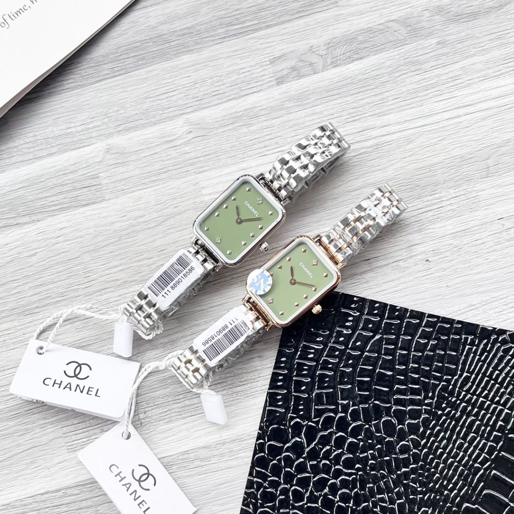 Chanel シャネル✨CHANEL最新カラー✨ ガラス電鍍ケース 日本製クォーツ 20×26mm ベルト/ブレスレット2WAY✨ 高級感抜群💎 実物写真👜 - 画像 7