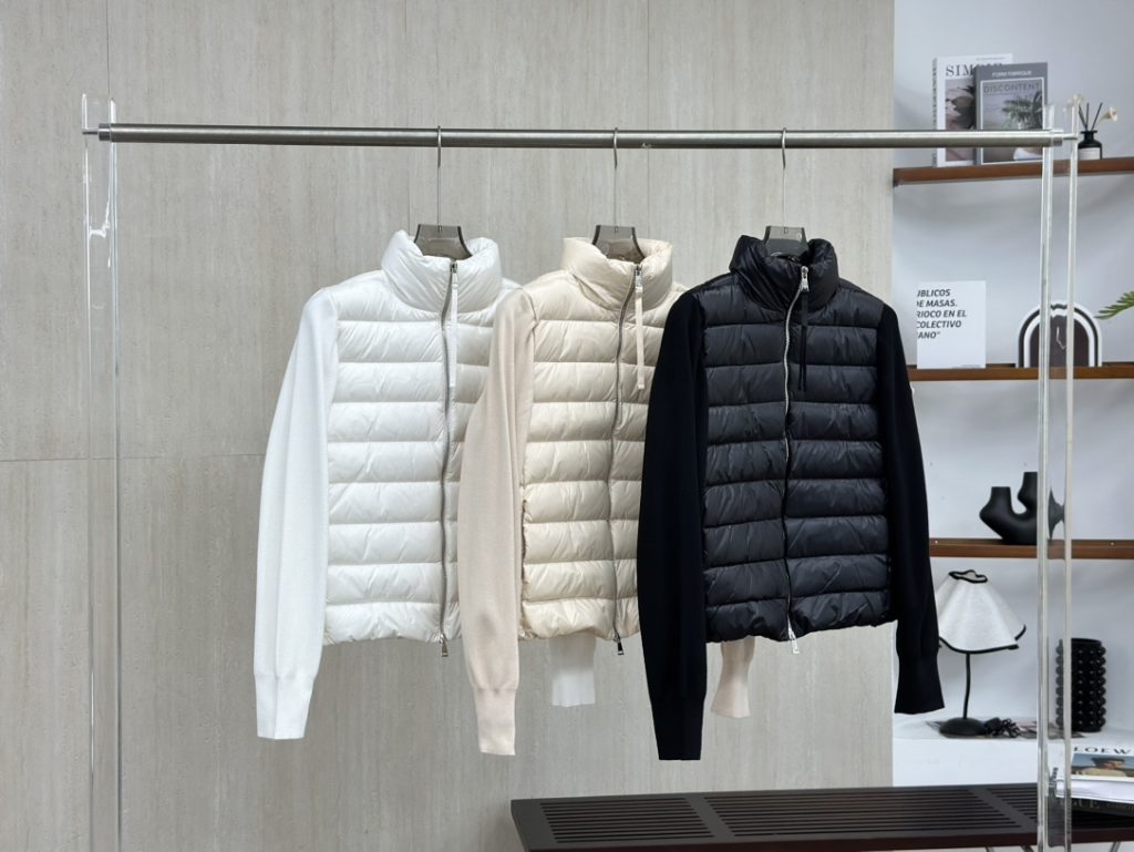 Moncler モンクレール🛍️✨【MONCLER モンクレール ダウンジャケット】大人気のロング丈デザインで寒さ対策◎ - 画像 2