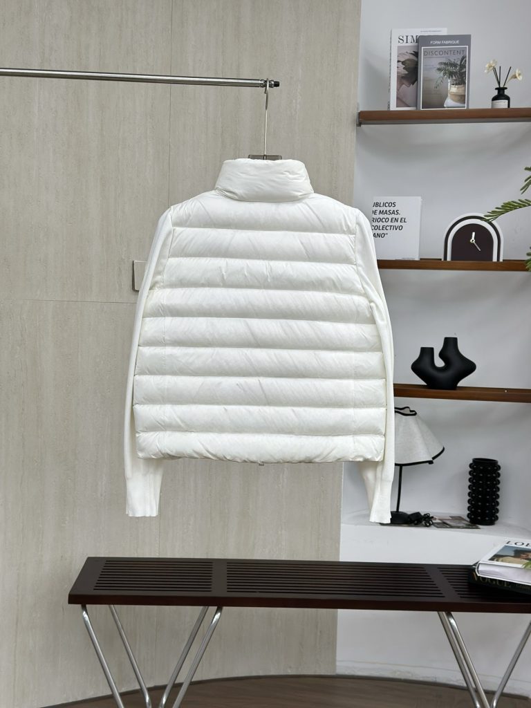 Moncler モンクレール【新作】モンクレール ダウンジャケット レディース✨ 秋冬必須アイテム🕊️ 高級素材☁️ 暖かさ抜群⭐ - 画像 4