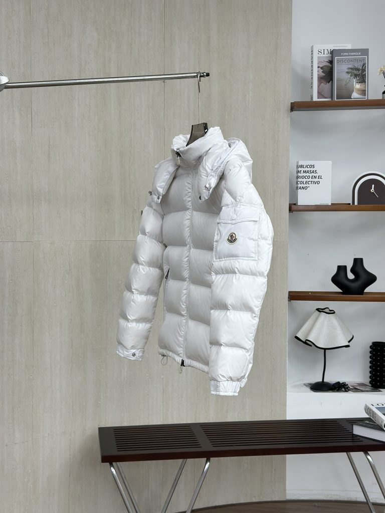 Moncler モンクレール🛍️✨【MONCLER モンクレール ダウンジャケット】大人気！高品質なラウンドネックデザインのロングコート🧥❄️ - 画像 2