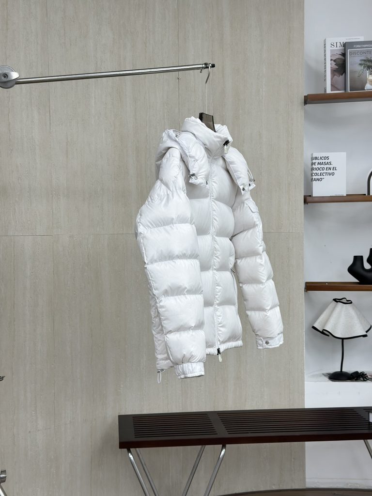 Moncler モンクレール🛍️✨【MONCLER モンクレール ダウンジャケット】大人気！高品質なラウンドネックデザインのロングコート🧥❄️ - 画像 3