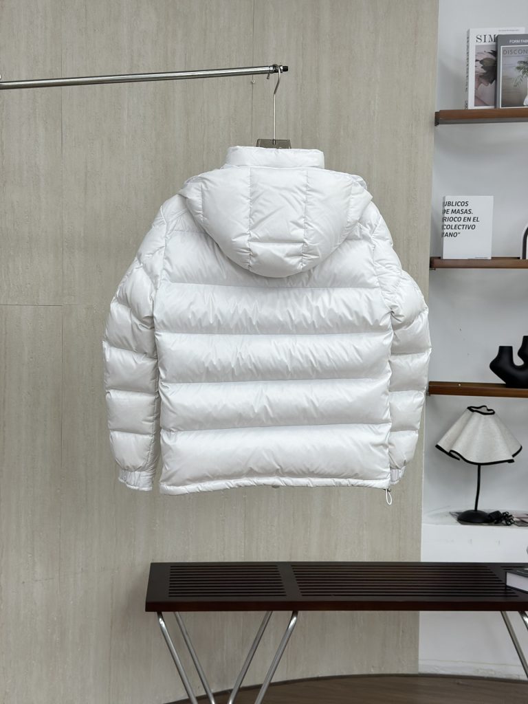 Moncler モンクレール🛍️✨【MONCLER モンクレール ダウンジャケット】大人気！高品質なラウンドネックデザインのロングコート🧥❄️ - 画像 4
