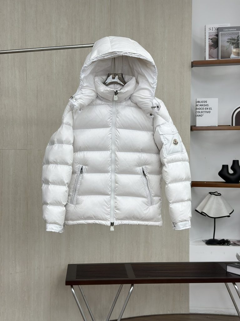 Moncler モンクレール🛍️✨【MONCLER モンクレール ダウンジャケット】大人気！高品質なラウンドネックデザインのロングコート🧥❄️ - 画像 5