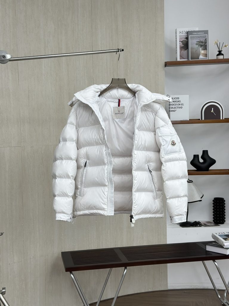 Moncler モンクレール🛍️✨【MONCLER モンクレール ダウンジャケット】大人気！高品質なラウンドネックデザインのロングコート🧥❄️ - 画像 6