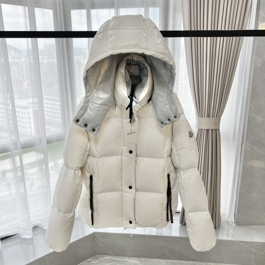 Moncler モンクレール【2024年新作】モンクレール ダウンジャケット レディース✨ 秋冬必須🎀 高級素材使用🛍️ 暖かさ抜群のロングコート💕 - 画像 4