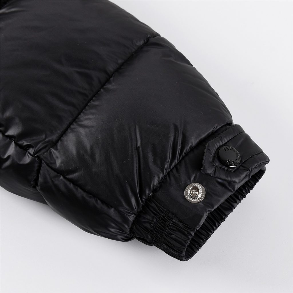 Moncler モンクレール【新作】モンクレール ダウンジャケット レディース✨ 秋冬必須アイテム🕊️ 高級素材☁️ 保温性抜群❄️ - 画像 4