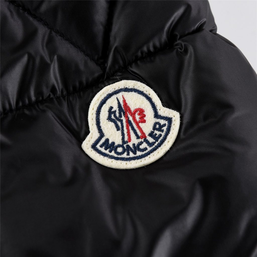 Moncler モンクレール【新作】モンクレール ダウンジャケット レディース✨ 秋冬必須アイテム🕊️ 高級素材☁️ 保温性抜群❄️ - 画像 5