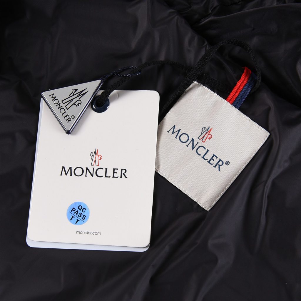 Moncler モンクレール【新作】モンクレール ダウンジャケット レディース✨ 秋冬必須アイテム🕊️ 高級素材☁️ 保温性抜群❄️ - 画像 6