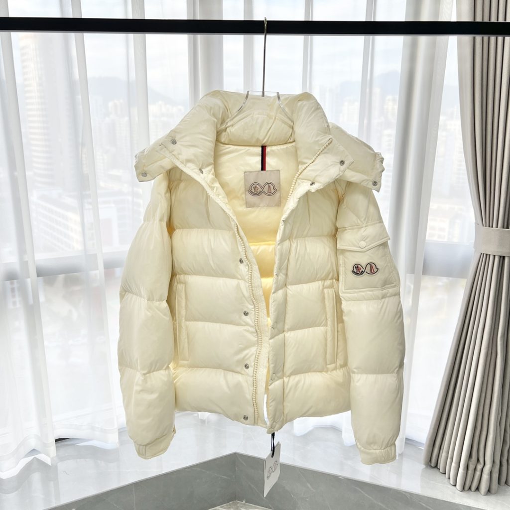 Moncler モンクレール【MONCLER】モンクレール ダウンジャケット 人気モデル✨ 秋冬必須アイテム🛒 高品質素材☁️ 暖かさ抜群❄️ - 画像 4