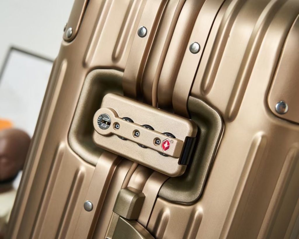 【日默瓦】クラシックトランク 20/26/30サイズ 専用TSA006ロック付き 上質なチタンゴールド 高級感のある旅行用トランク - 画像 6