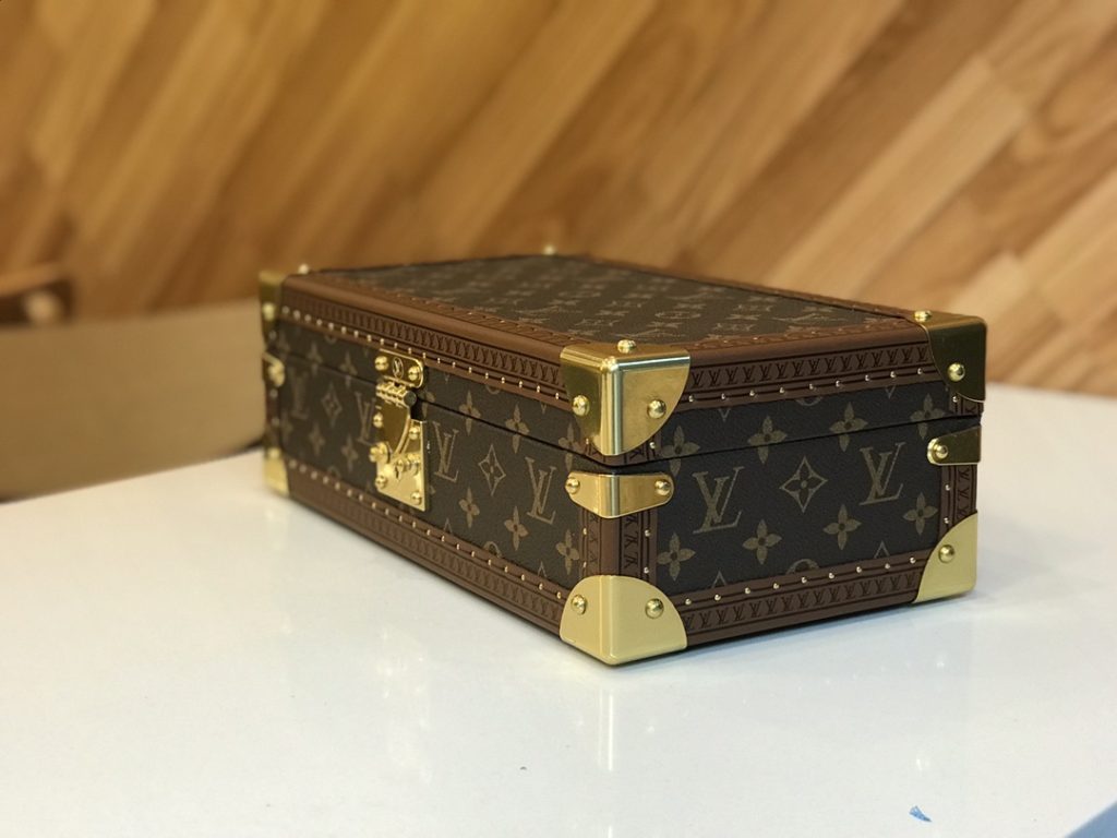 【ルイヴィトン】腕時計トランク 8本収納 モノグラム帆布 手作り 貴重品収納付き 高級感のある逸品 - 画像 2