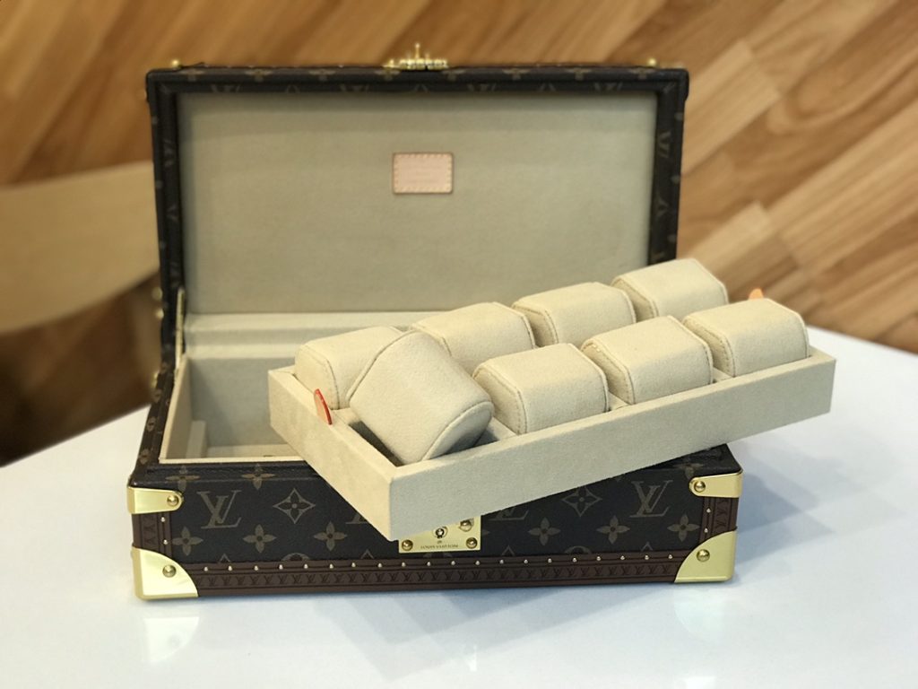 【ルイヴィトン】腕時計トランク 8本収納 モノグラム帆布 手作り 貴重品収納付き 高級感のある逸品 - 画像 4