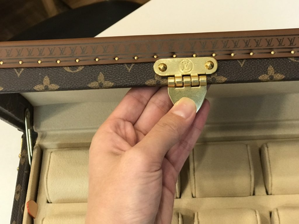 【ルイヴィトン】腕時計トランク 8本収納 モノグラム帆布 手作り 貴重品収納付き 高級感のある逸品 - 画像 8