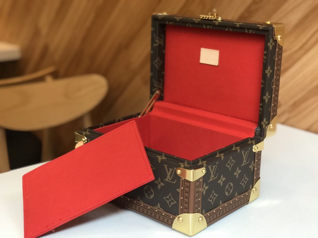 【ルイヴィトン】トランク型収納ボックス モノグラム帆布 明るい内張り 上品な雰囲気 高級感のある小物入れ - 画像 5